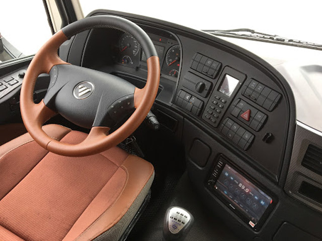 Nội thất xe đầu kéo Auman FV400